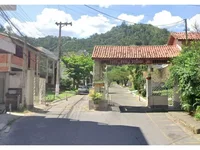 Casa com 338,35m² construídos em terreno de 720,00m² -