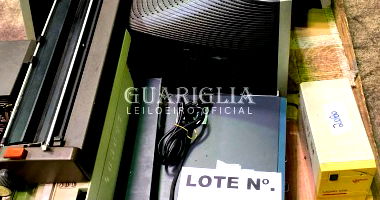 Lote 102: Equipamentos de Informática e Móveis Diversos