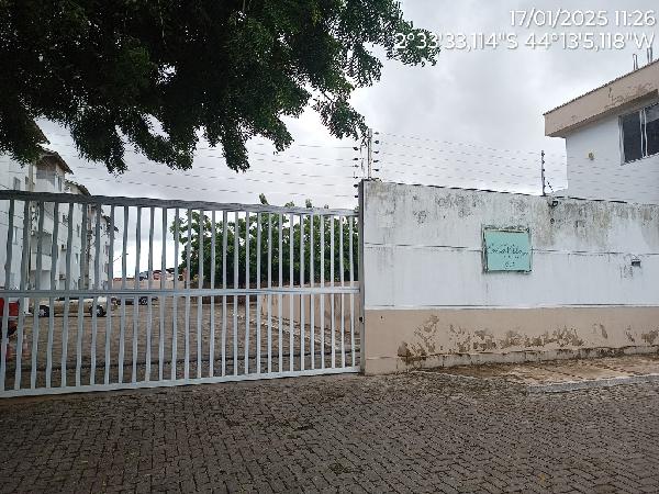 Apartamento com 2 quartos, banheiro, sala, cozinha e 1 vaga