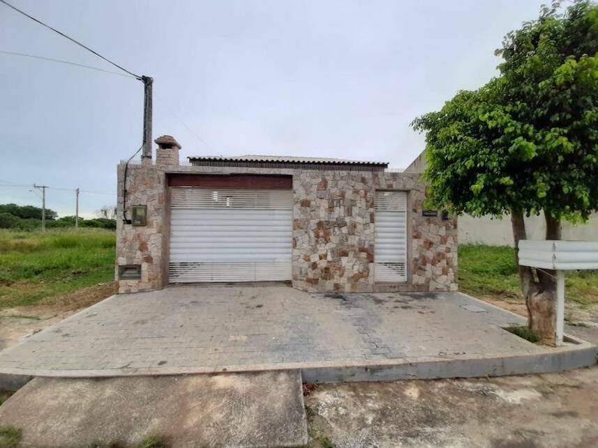 Casa com 1 vaga de garagem, 140m² de terreno e 84m² construída