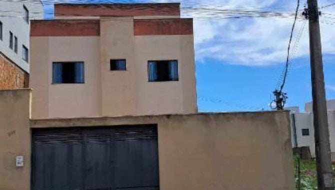 Confortável Apartamento com 2 Quartos, 1 Banheiro e 51m² -