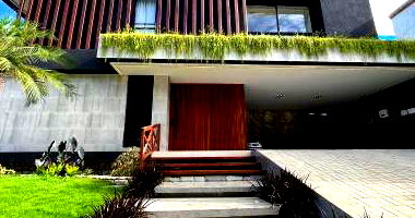 Casa Ocupada com 351m² em João Pessoa - PB