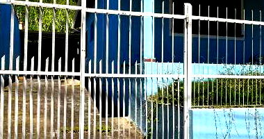 Casa moderna com 115m² construída e desocupada