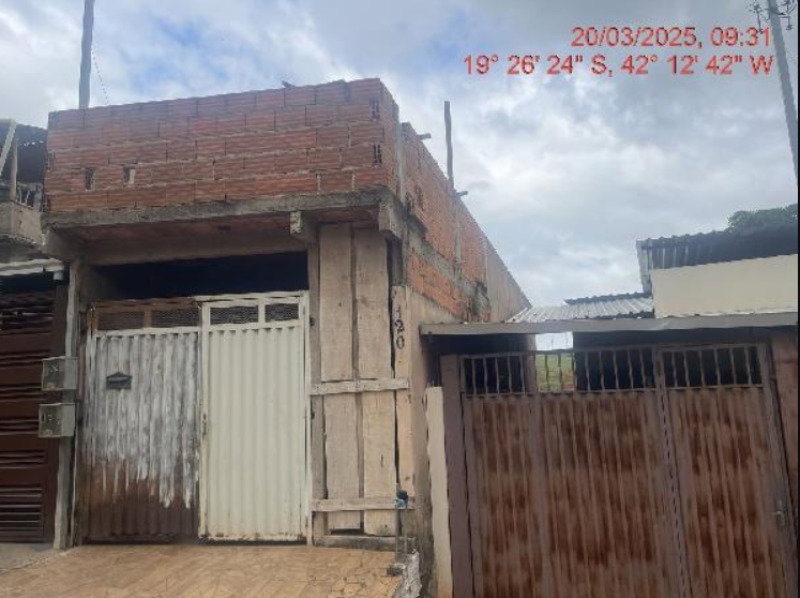 Casa em Iapu/MG com 2 quartos e 297.76m² de terreno
