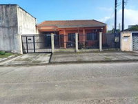 Casa com 3 quartos, 2 banheiros e 1 vaga de garagem