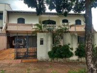 Casa Ocupada com 1 Vaga e Ampla Área em Londrina