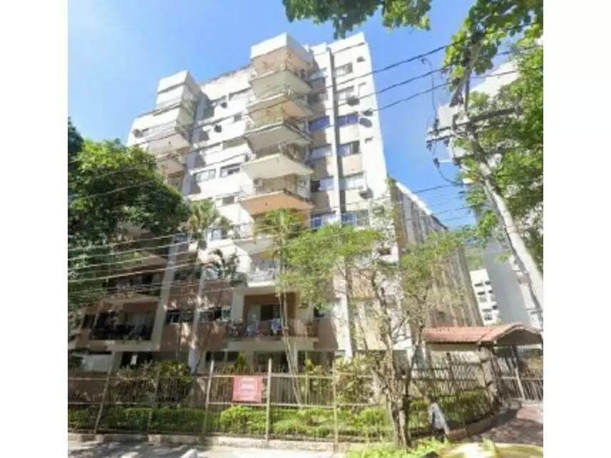 Apartamento com Vaga de Garagem em Leilão