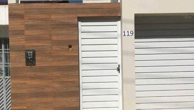 Casa com 2 quartos, 2 banheiros e 1 vaga de garagem