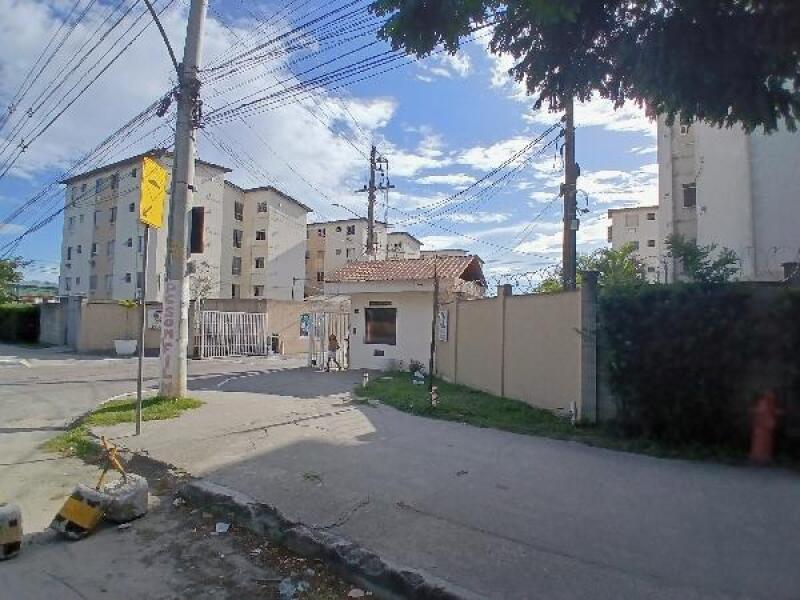 Apartamento com 2 Quartos e Vaga em Santa Cruz