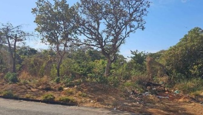 Terreno amplo de 7.965 m² com ocupação e desocupação por conta do comprador