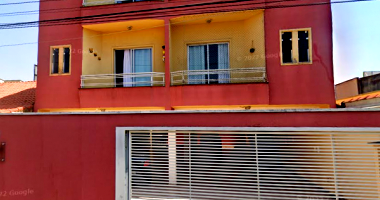 Residência em condomínio com 144m² construída e vaga de garagem