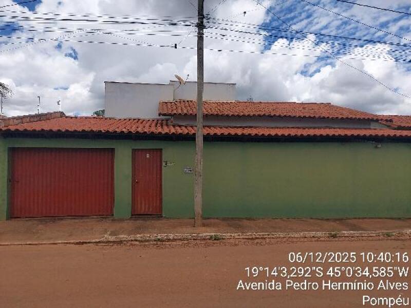 Casa com 2 quartos em Pompéu/MG