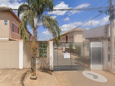 Apartamento com 2 quartos e vaga em condomínio