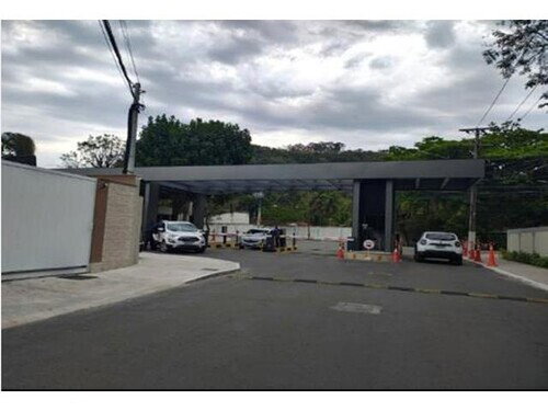 Casa Ocupada em Jacarepaguá com 286m² de Área Construída