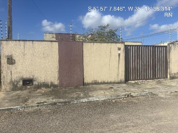 Casa com 2 quartos, 2 banheiros, 1 vaga e 78,61m² privativos