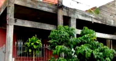 Casa assobradada com 4 quartos, 3 banheiros e garagem