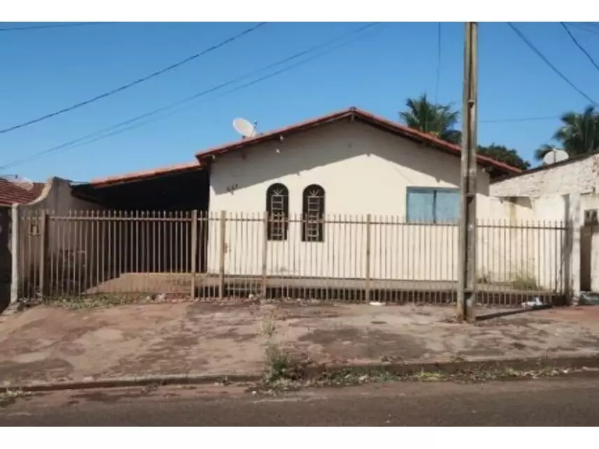 Casa com 360m² de terreno e 111,90m² construída, ocupada