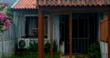 Casa desocupada com 131,06m² de terreno em Porto Alegre