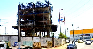 Prédio inacabado, 3.700m², próximo à Dutra e Shopping Grande Rio