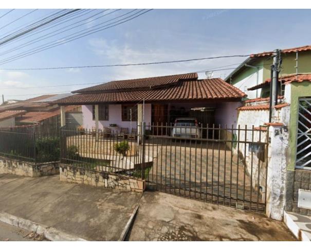 Casa com 3 quartos em Três Corações/MG