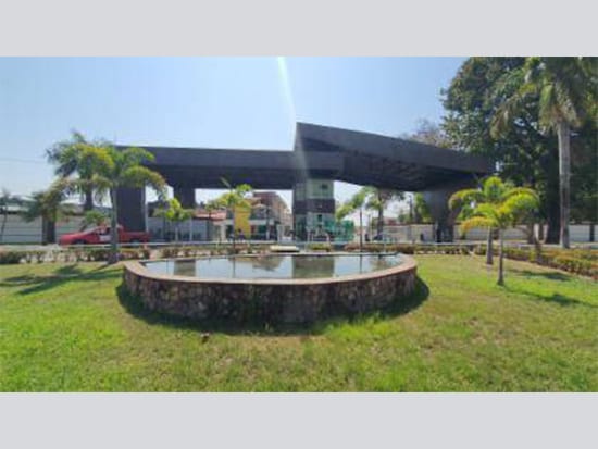 Casa com 302,04 m² construídos, 1 vaga, ocupada