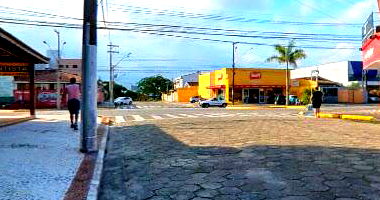 Imóvel residencial com 400m² a 200m da praia em Itanhaém