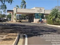 Casa em Condomínio com 4 Quartos e 3 Banheiros