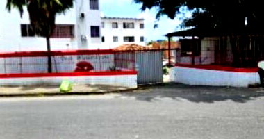 Apartamento Ocupado com Varanda e 2 Quartos em Recife