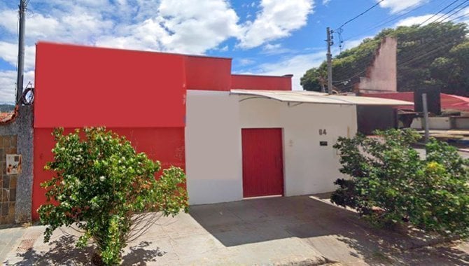 Casa padrão com 4 quartos, 3 banheiros e 185m² construída, ocupada