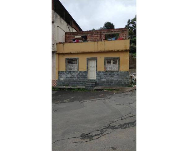 Casa Padrão Ocupada em Juiz de Fora com 230 m² de terreno