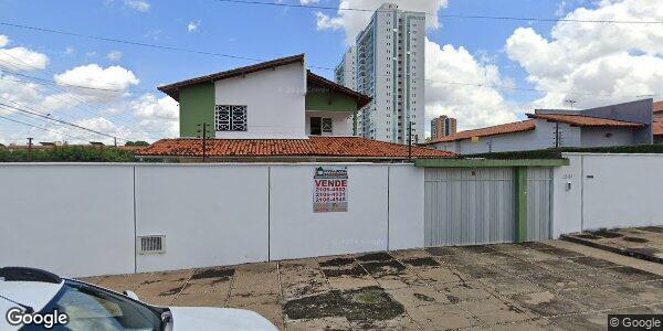 Sobrado com Piscina e 288m² em Teresina