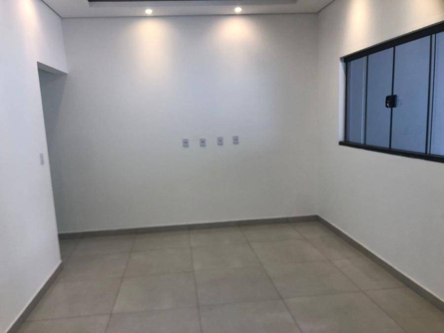 Casa com 3 quartos, 2 banheiros, 152m² construída, ocupada