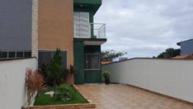 Casa em Condomínio com 3 quartos e 2 vagas -