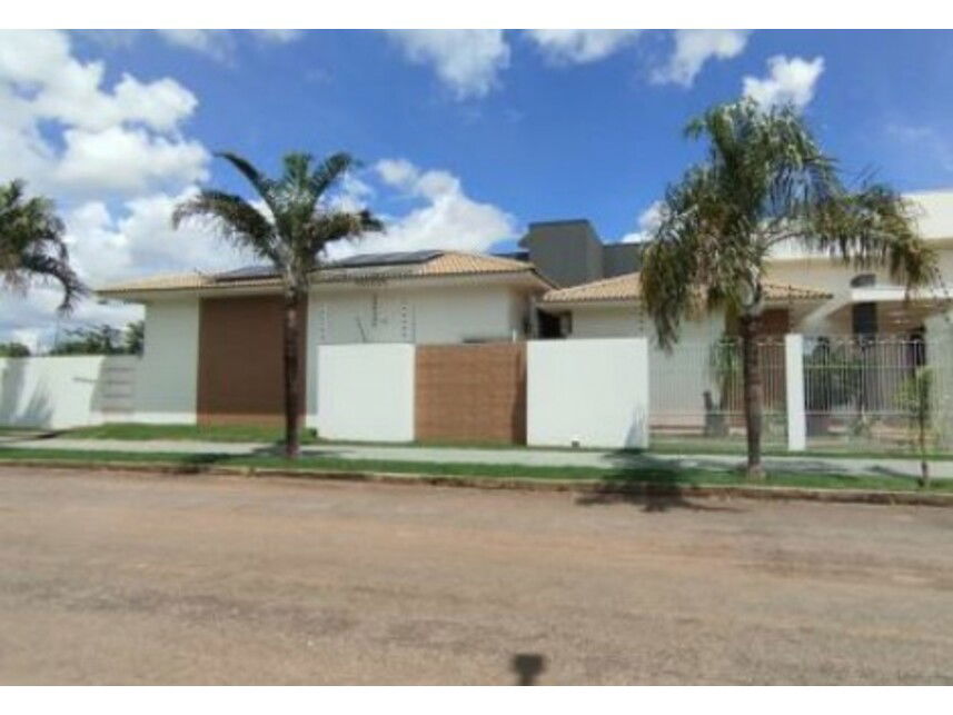 Casa espaçosa com 700m² de terreno e 279,90m² construída
