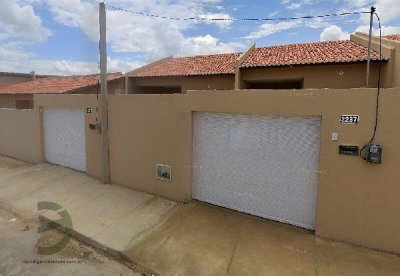Casa com 2 Quartos e 2 Vagas em Horizonte - CE