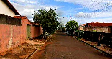 Espaçoso Terreno de 360m² Ideal para Construção e Investimento