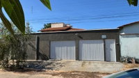 Casa padrão com 4 quartos, 2 banheiros e 2 vagas de garagem