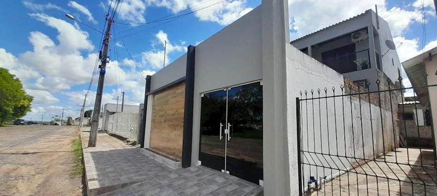 Casa padrão com 3 quartos, 1 banheiro, 1 vaga, 300m² construída
