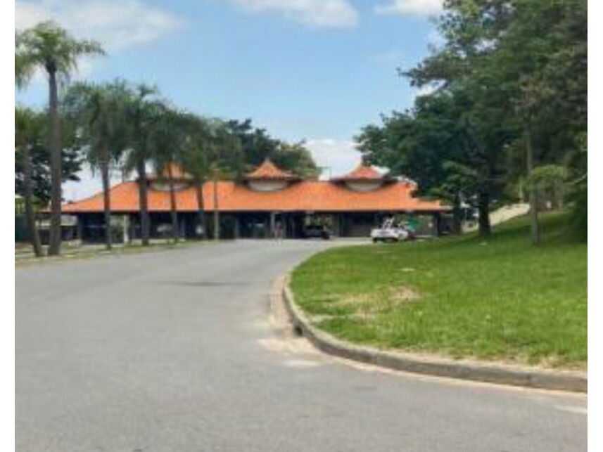 Casa Espetacular em Condomínio com Grande Terreno e Área Construída