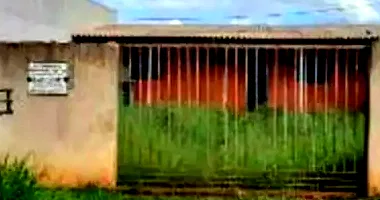 Casa em leilão com 75m² construída e 240m² de terreno