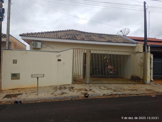 Terreno com Construção Residencial em Valentim Gentil/SP