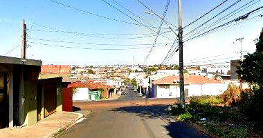 Terreno com 250m², sem benfeitorias, desnível acentuado