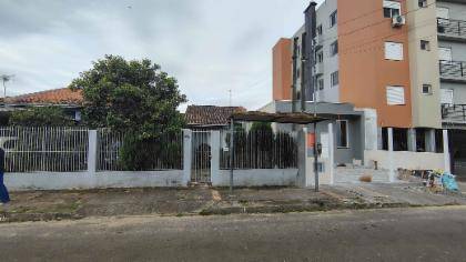 Casa com 2 quartos, 1 banheiro e 55m² construídos, ocupada