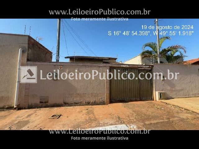 Casa com 3 quartos, 2 banheiros, 112,4m², 1 vaga, varanda e área de serviço