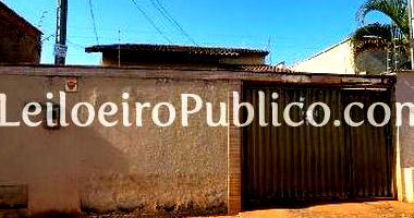 Casa com 3 quartos, 2 banheiros, 112,4m², 1 vaga, varanda e área de serviço