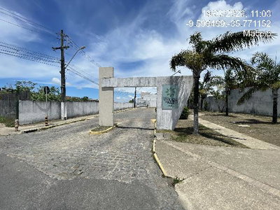 Casa com 2 Quartos e Garagem em Maceió