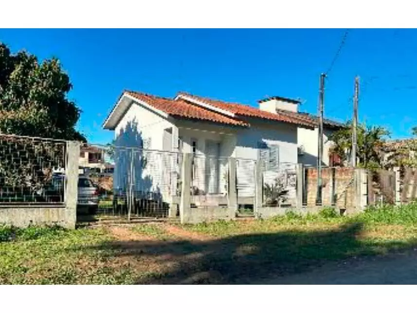 Casa Ocupada com 389,42m² de Terreno em Santa Cruz