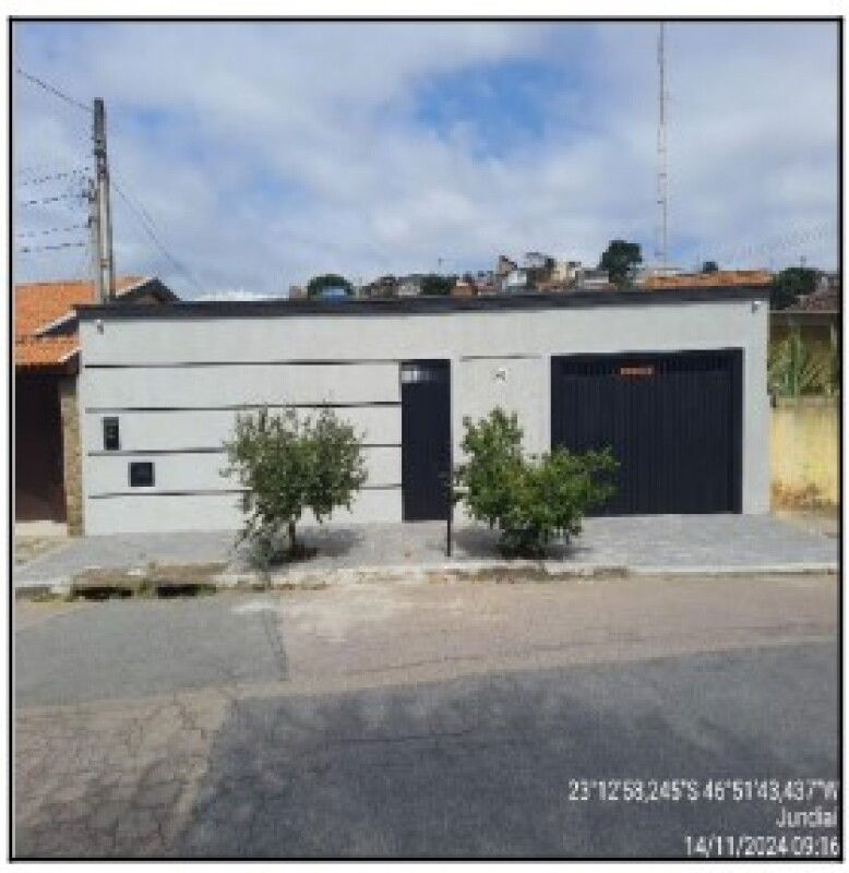 Casa 69,94m² com 305m² de terreno - Desocupada