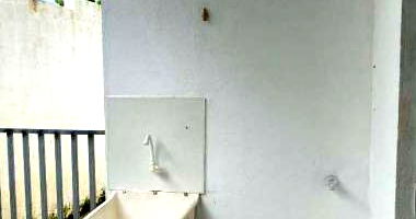 Casa desocupada com 3 quartos, 2 banheiros e 98m² construída