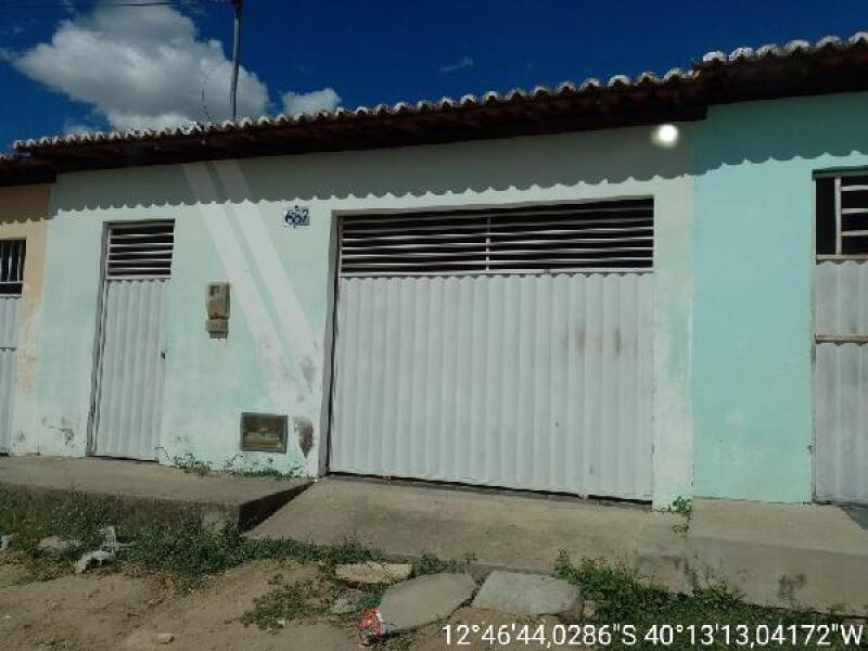 Casa com 1 quarto, 1 vaga e 77,88m² construída, desocupada